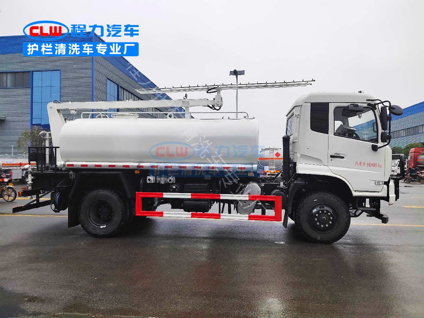 東風天錦4驅灑水車加裝光伏板設備